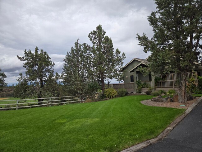 Building Photo - Stunning Views, Executive Home in Equestrian Meadows Redmond