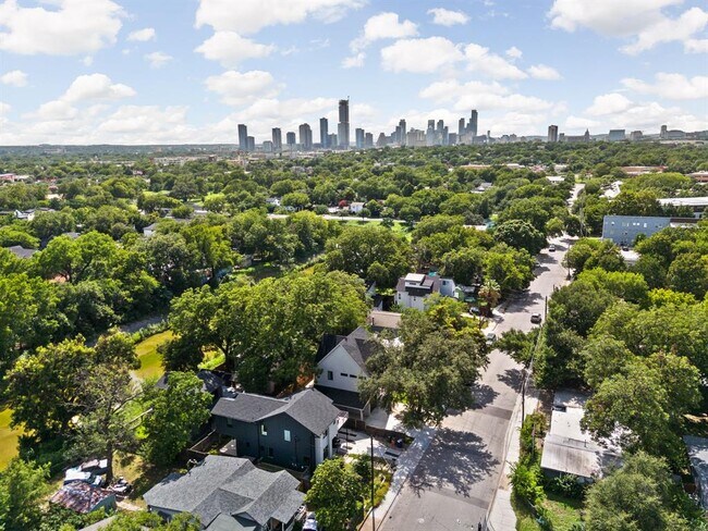 Building Photo - 2917 Lyons Rd