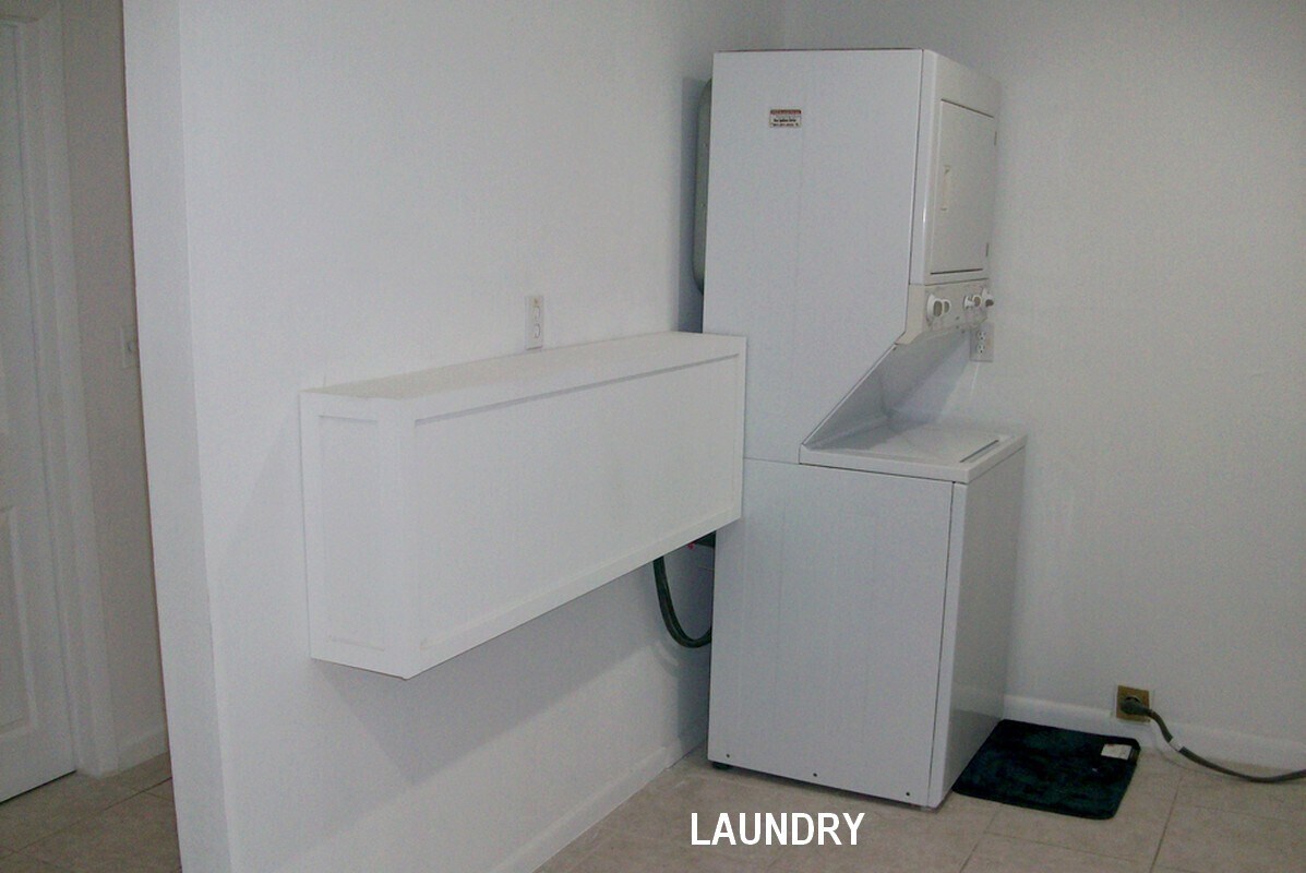 Building Photo - 8732 Bella Vista Dr