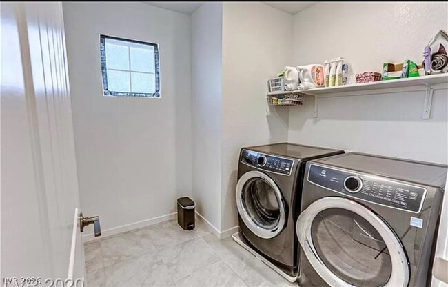 Building Photo - 817 Piermont court