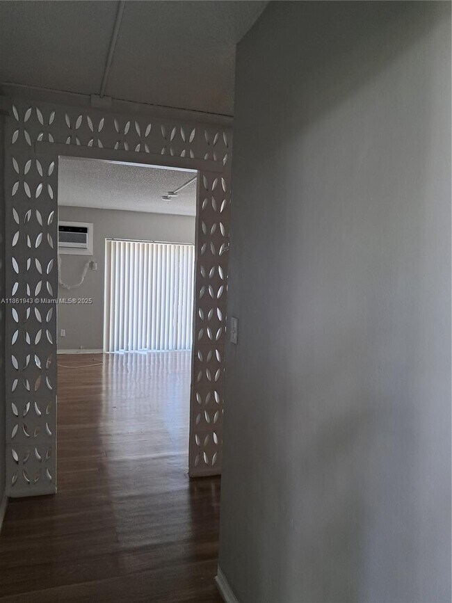 Building Photo - 13025 Emerald Dr
