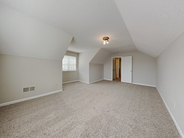 Building Photo - 7115 Lowen Rd