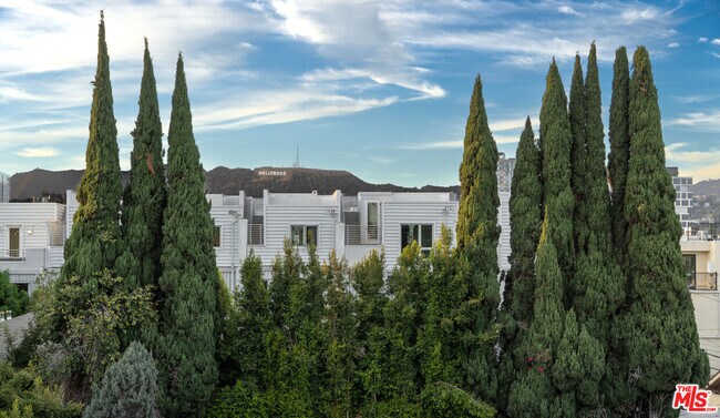 Building Photo - 1122 Beachwood Dr