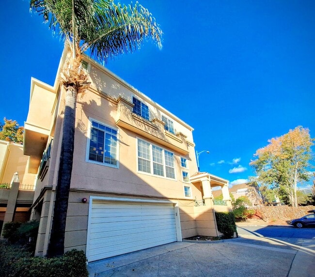 Building Photo - Beautiful 3bd Tri-level Home With Pool, Playground, & More!