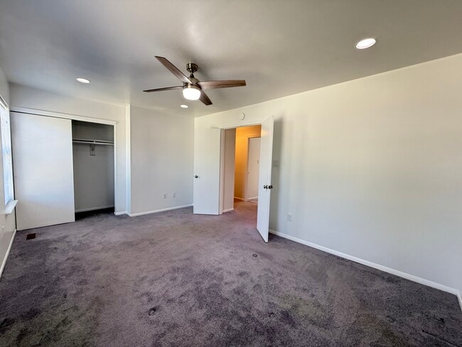 Building Photo - 210 Susan Dr