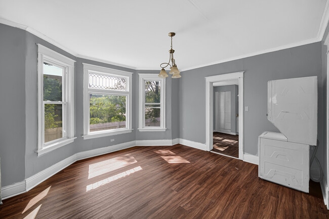 Building Photo - 72 E 136th St