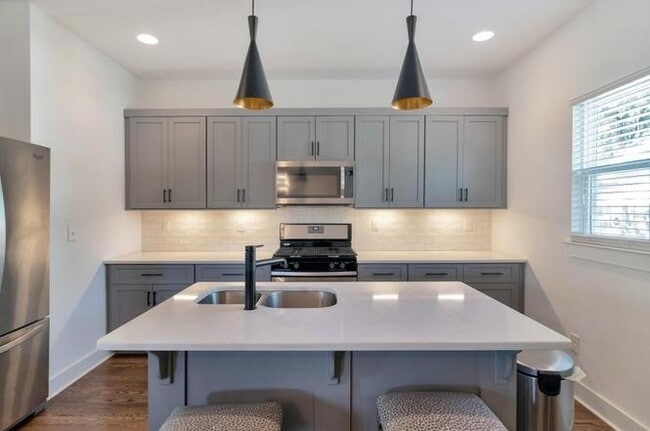 Building Photo - 3203 Anderson Pl