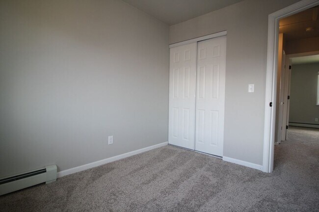 Building Photo - 3 Bedroom Townhouse