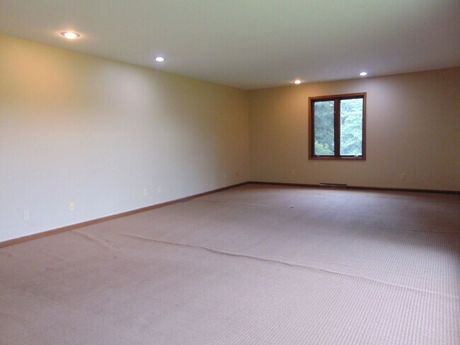 Building Photo - Amazing 3 Bed 2 Bath Country Home With Fab...
