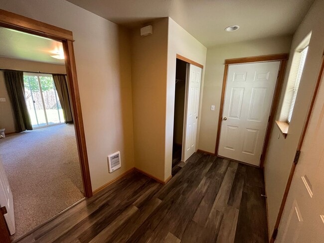 Building Photo - Nicely Update Home in Great Location with Hot Tub Care Included