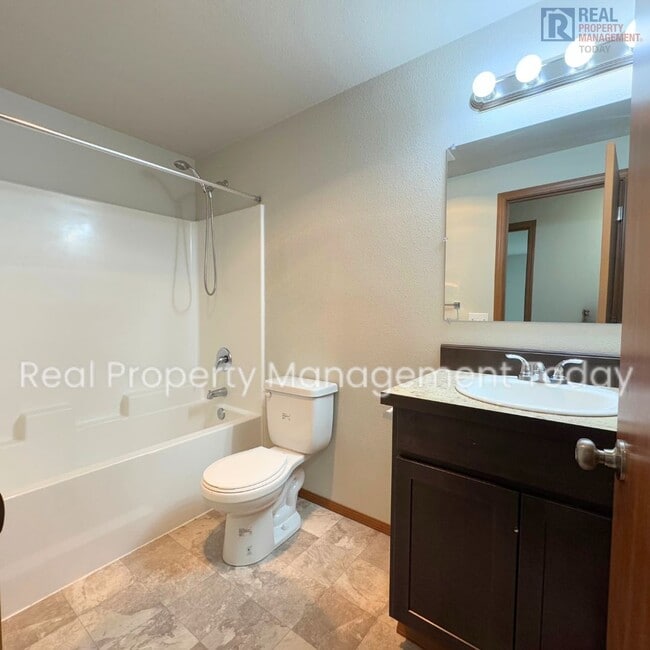 Building Photo - $250 MOVE IN SPECIAL!! Charming 3 Bedroom 2.5 Bath House in Yelm!