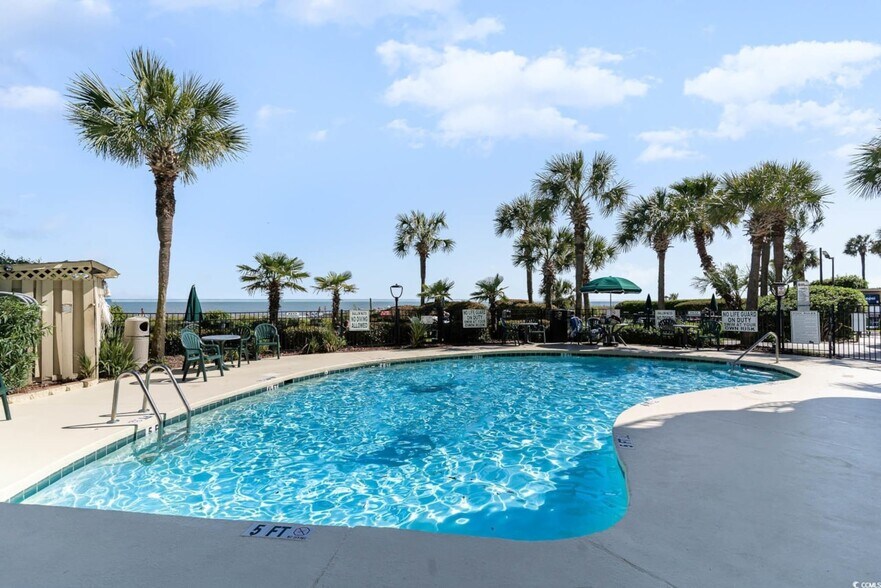 Outdoor Pool - 2406 N Ocean Blvd