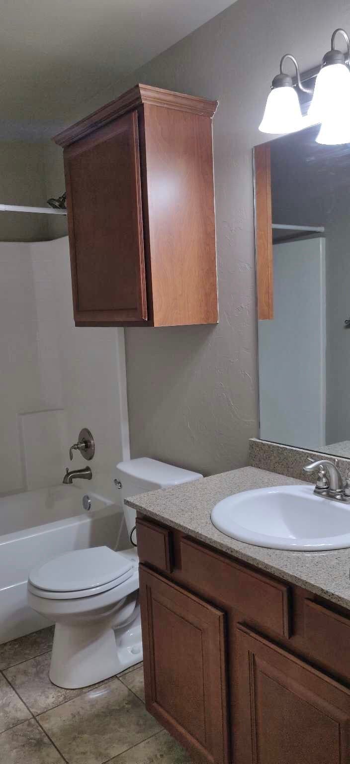 granite counters - 211 Ashley Dr