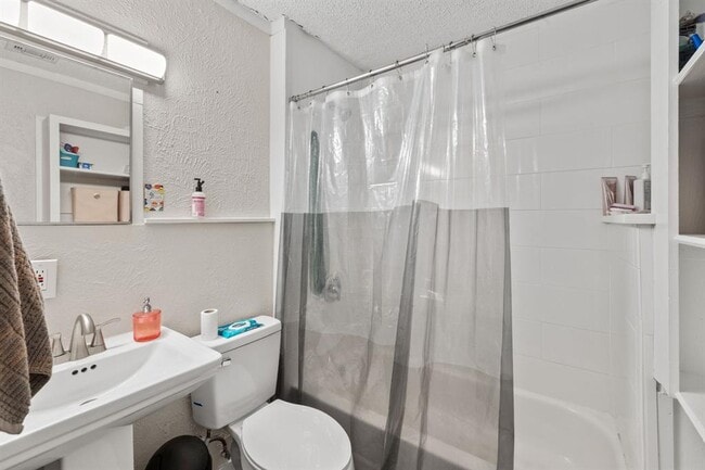 Building Photo - 1202 E 29th St