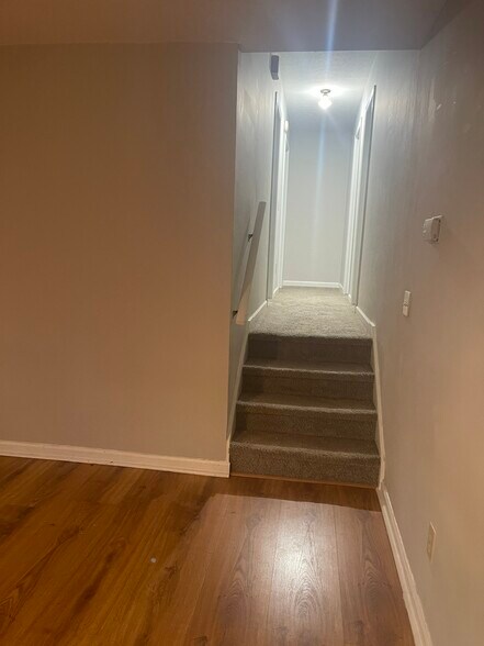 Building Photo - 520 Freestone Dr