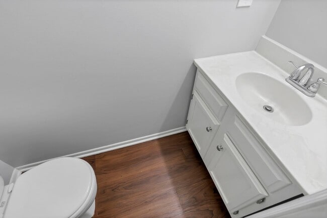 Building Photo - 5399 Thornburg Ct