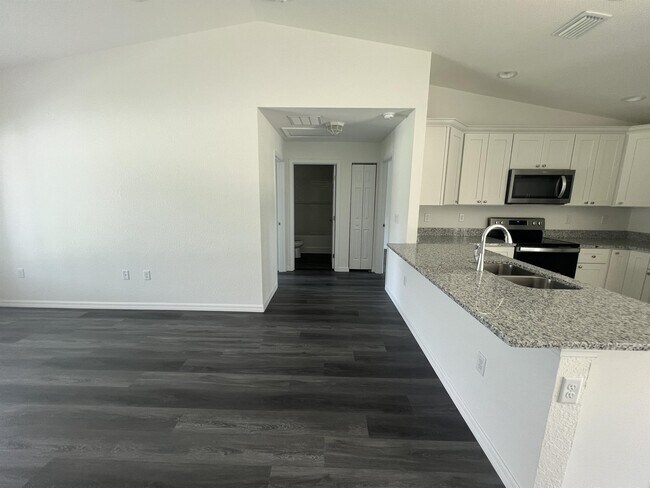 Building Photo - 69 Malauka Pass