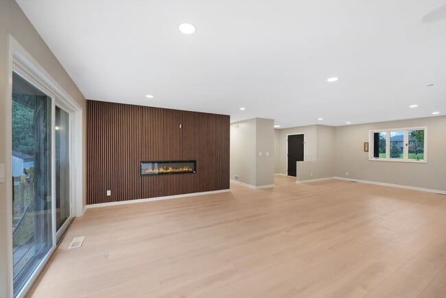 Building Photo - 11110 Highland Dr