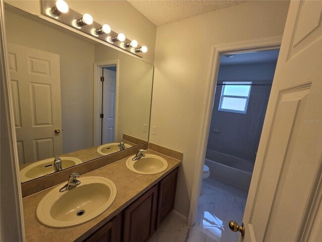 Building Photo - 330 Aldershot Ct