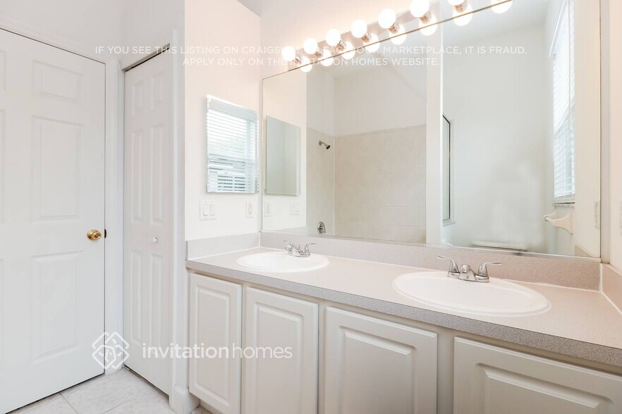Building Photo - 11102 Hyacinth Pl