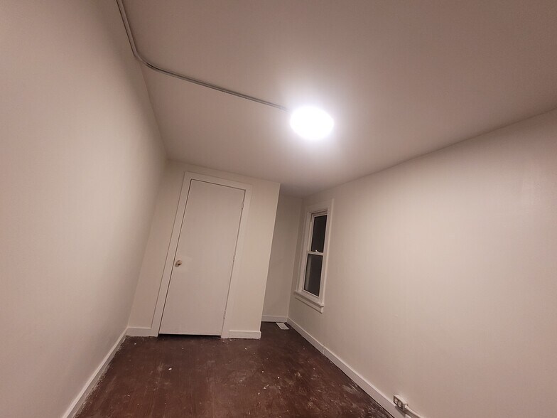 Building Photo - 1803 Hervey Ave