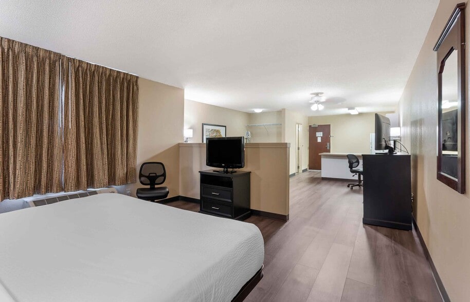 Building Photo - Furnished Studio-St. Louis - Airport - Central