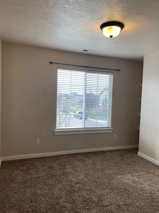 Building Photo - 10600 Avalon St