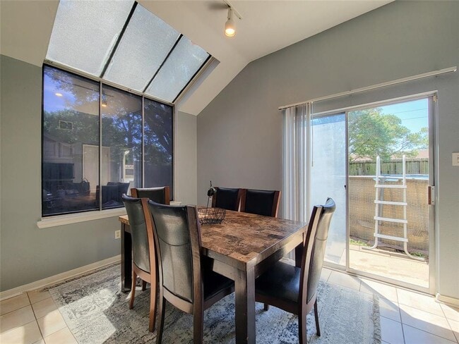 Building Photo - 7122 River Garden Dr