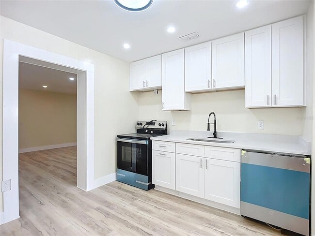 Building Photo - 4513 W Gray St