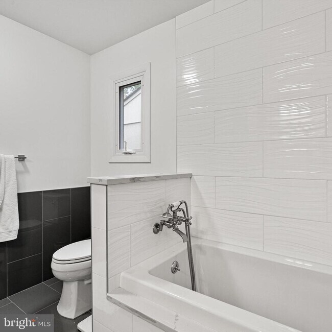 Building Photo - 3704 Oak Hill Way