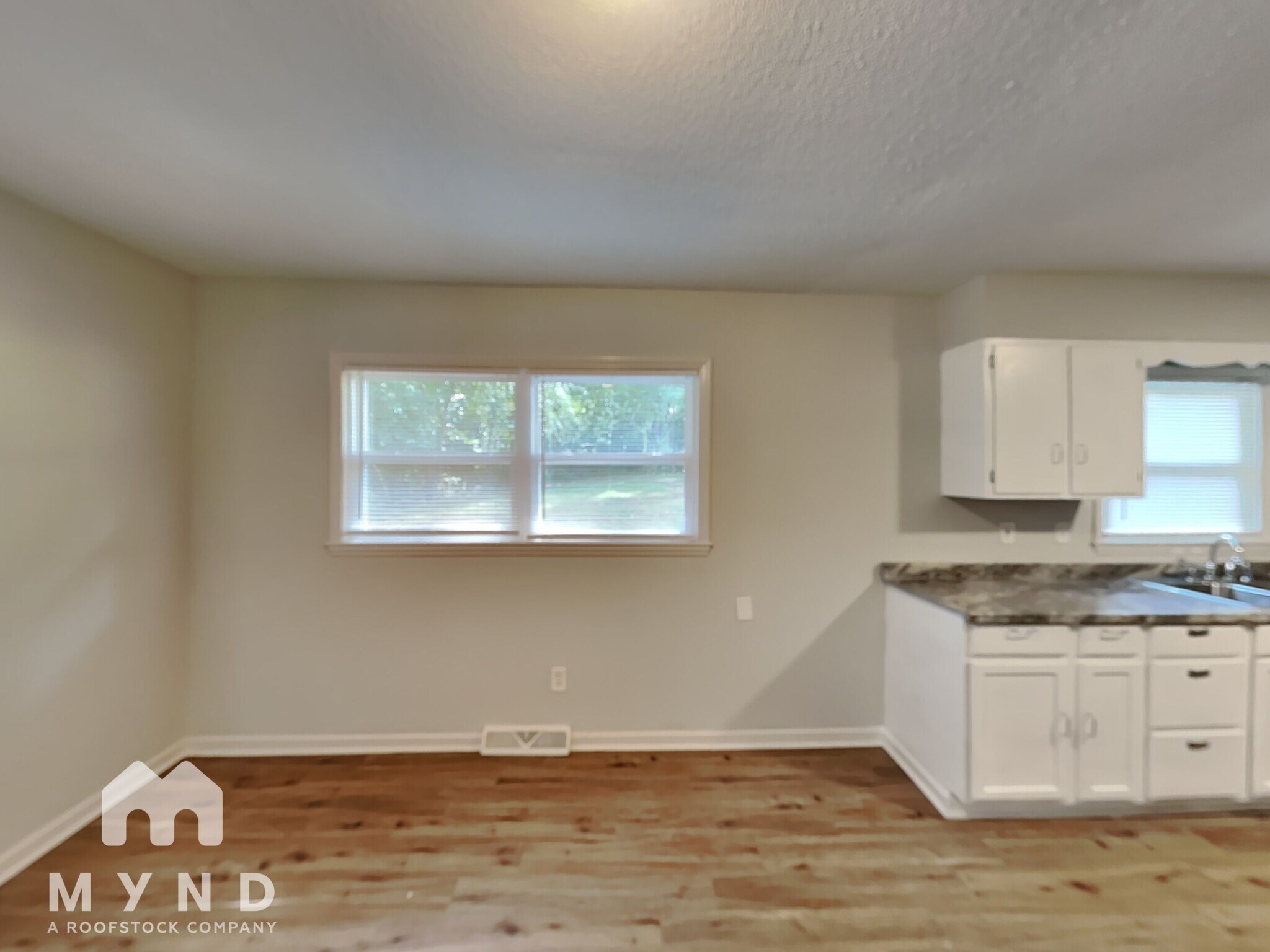 Building Photo - 3211 Spring Valley Dr