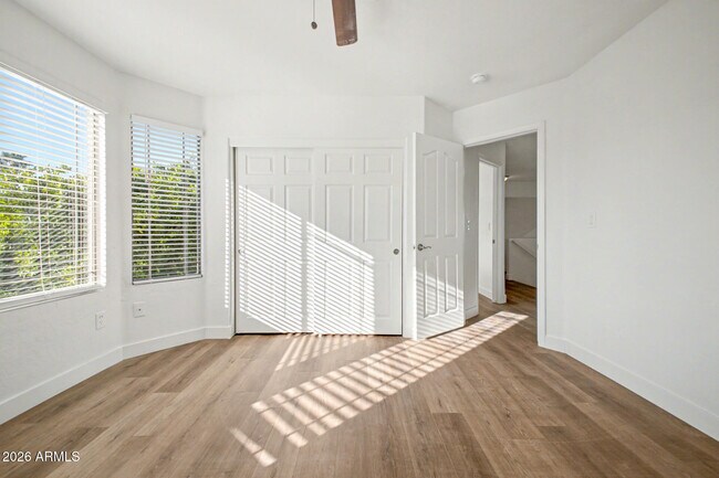 Building Photo - 7456 W Aurora Dr