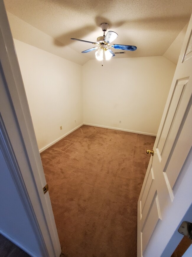 Building Photo - 5621 Chestnut Pond Dr