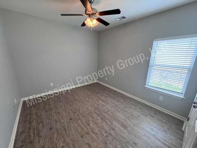 Building Photo - 3BR/2BA Home