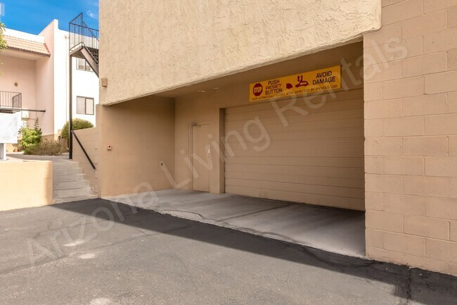 Building Photo - CENTRALLY LOCATED 1 BEDROOM CONDO