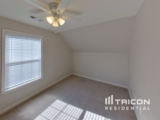 Building Photo - 4412 Spring Cove Dr
