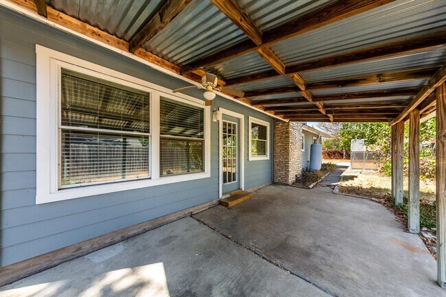 Building Photo - 1202 Wroxton Way