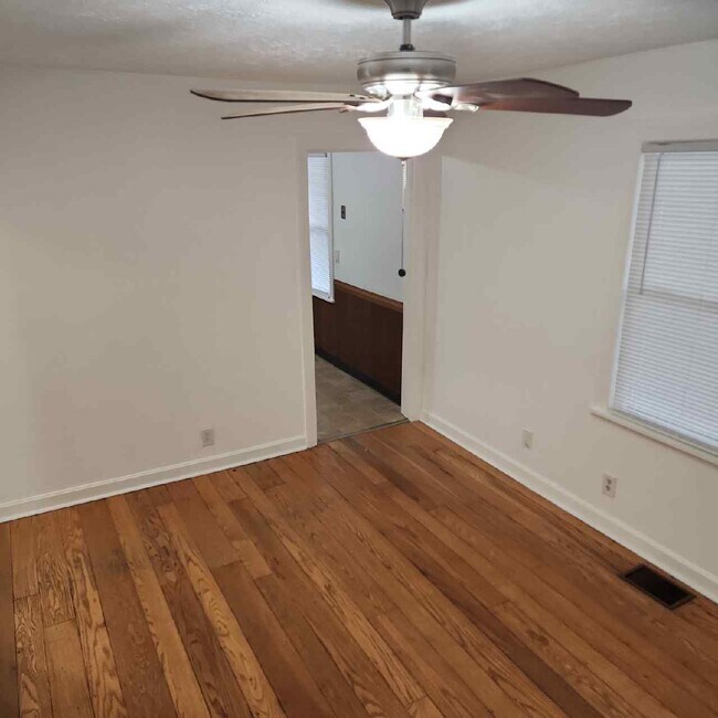 Building Photo - 1015 Camden Ave