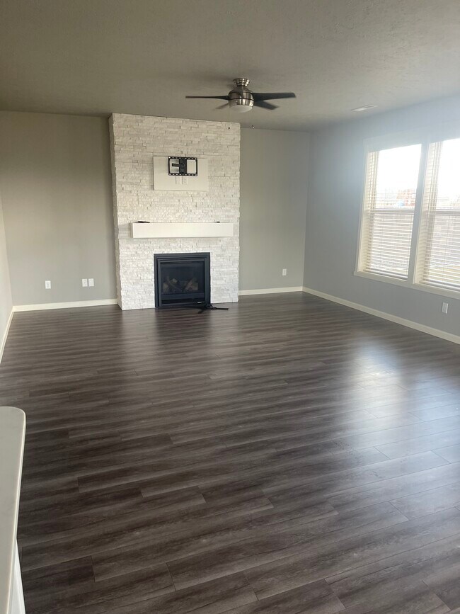 Building Photo - Pierre