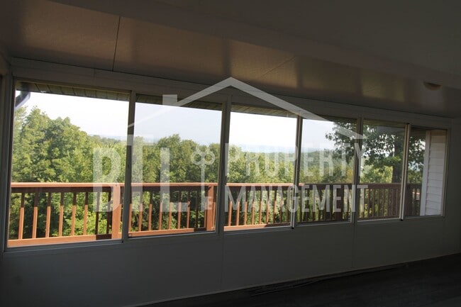 Building Photo - Beautiful Home with a Lakeview! Bonus Sunroom!