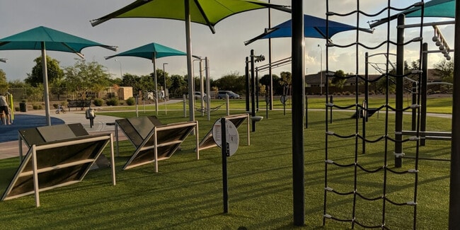 Building Photo - Layton lake oversized private room