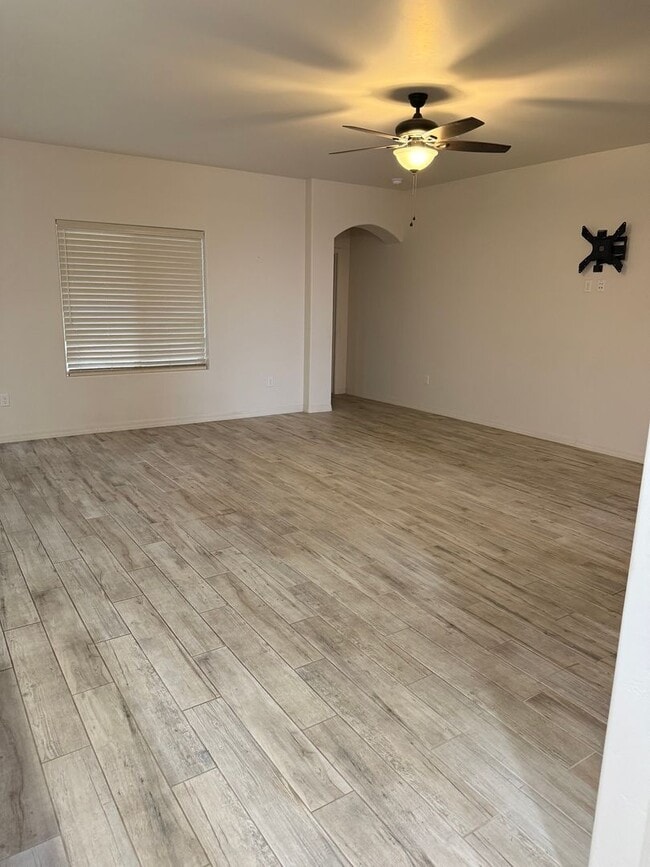 Building Photo - Spool home corner lot in the Foothills