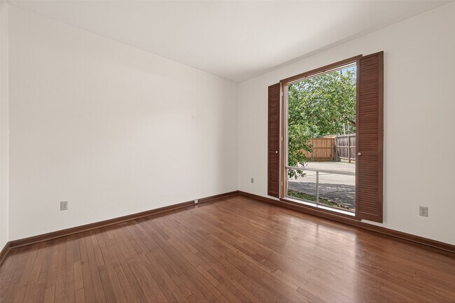 Building Photo - 10614 Fairlane Dr