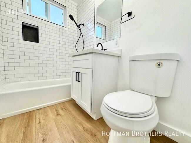Building Photo - 340 W 87th St