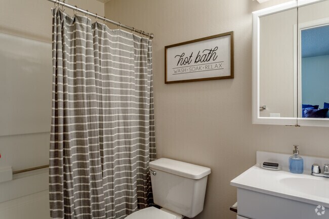 2BR, 2BA - 896 SF - The Rockland (KS)