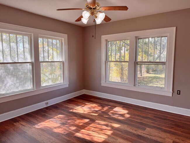 Building Photo - 1710 Monroe St