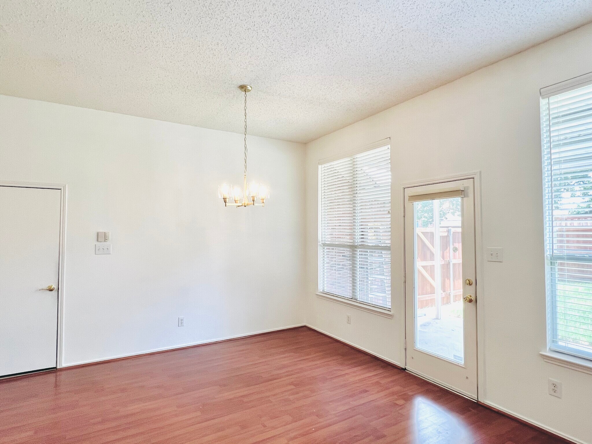 Building Photo - 5418 Somerset Dr