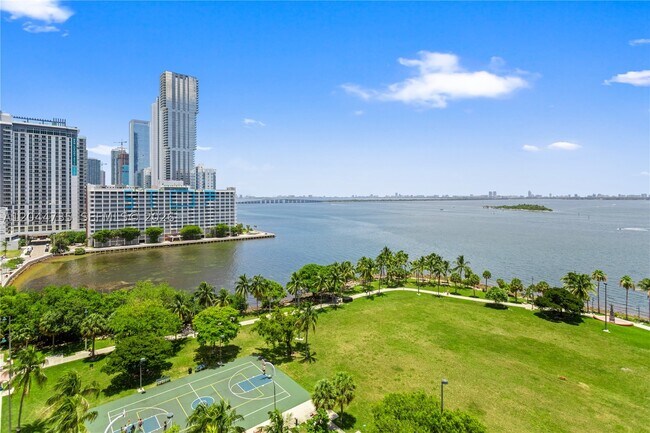 Building Photo - 1900 N Bayshore Dr