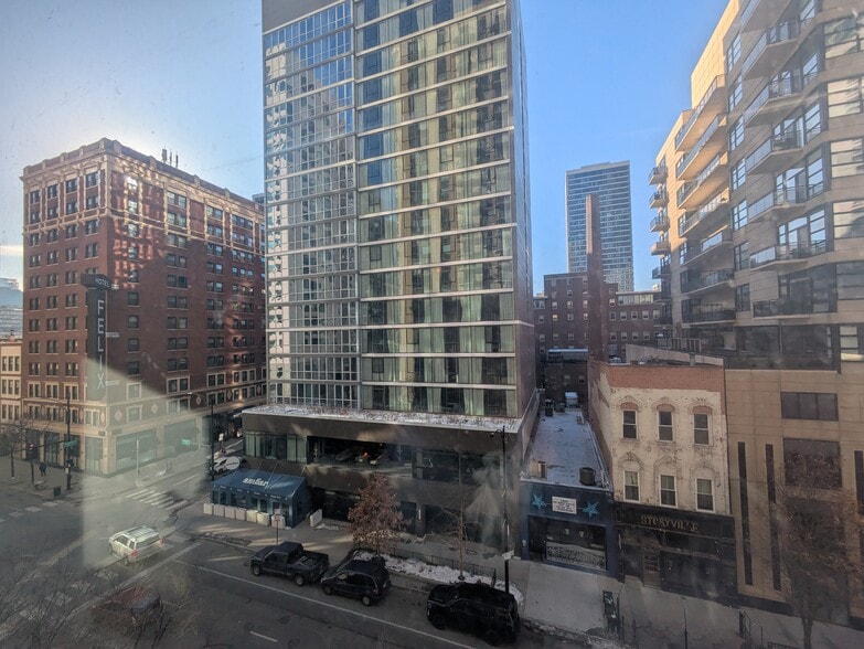 Building Photo - 70 W Huron St