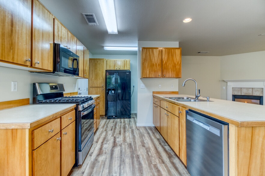 Building Photo - 1923 NE Derek Dr